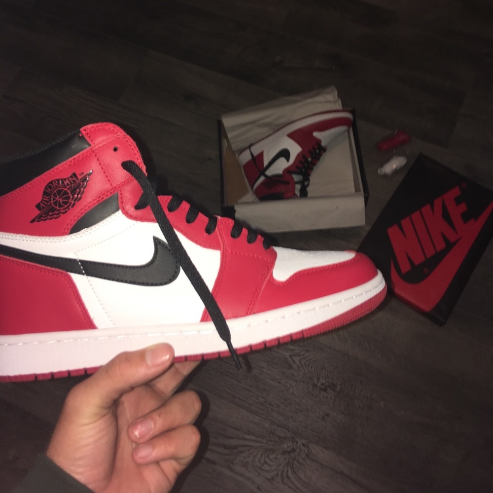 Jordan 1 Chicago red